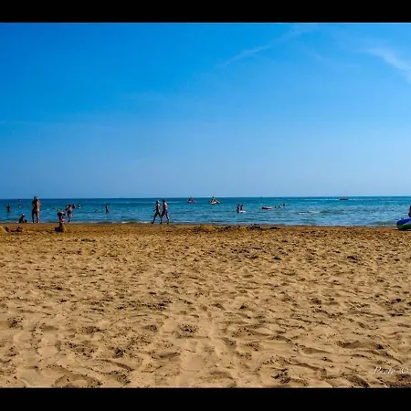 Apartament Seafront - Cosy - Private Beach Place Included By Beahost